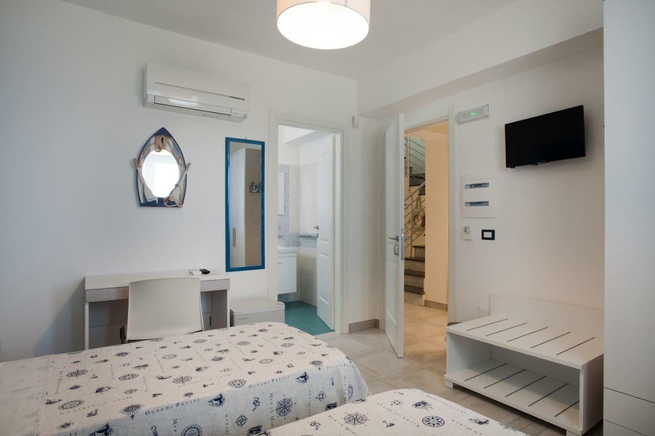 B&B A Due Passi Dal Mare Catona Di Reggio Calabria Exterior photo