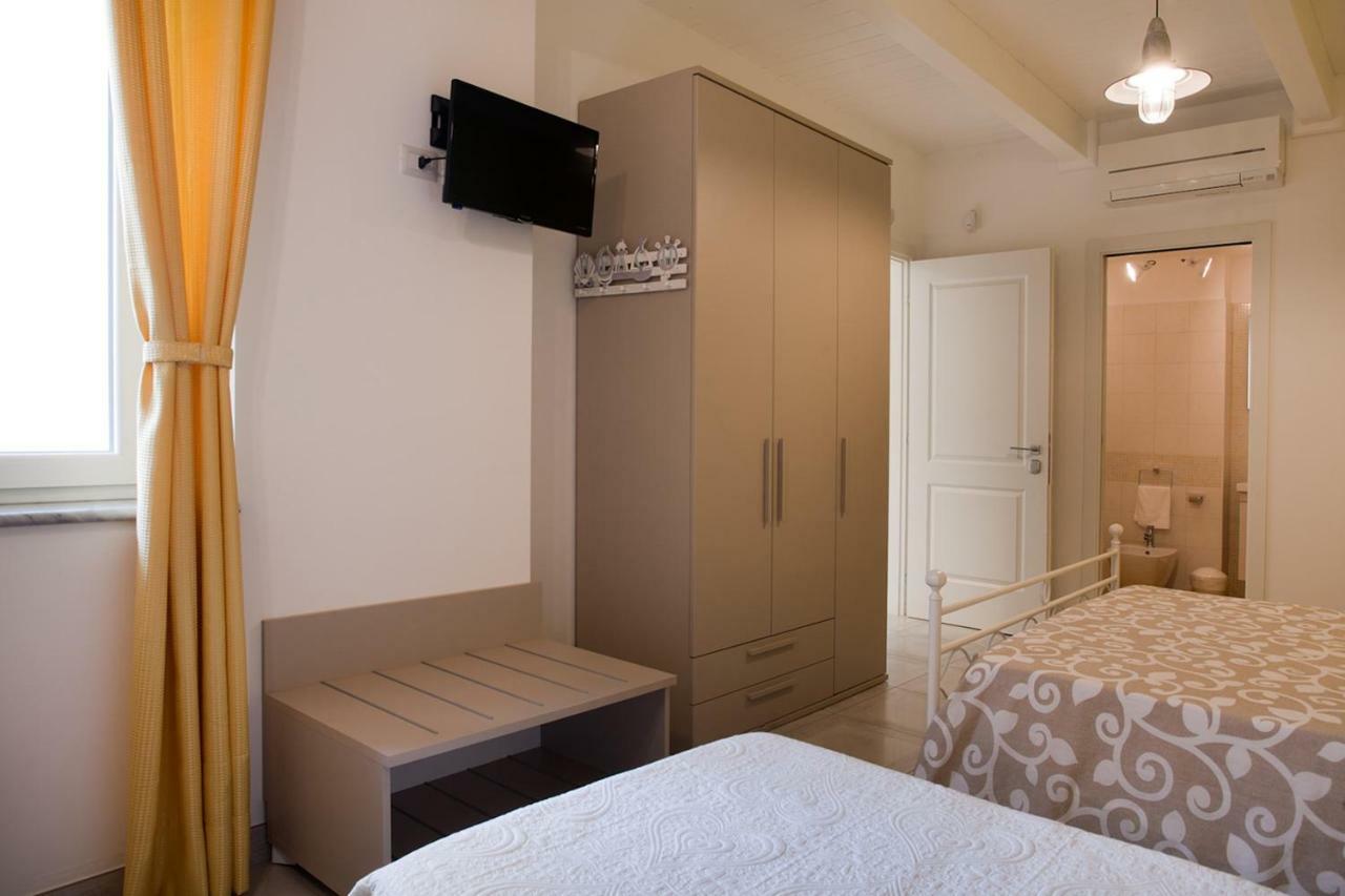 B&B A Due Passi Dal Mare Catona Di Reggio Calabria Exterior photo